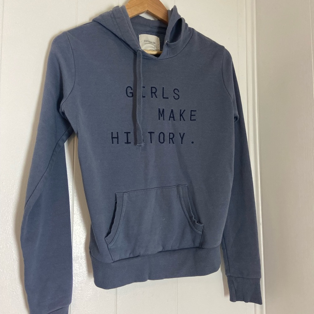 Sweatshirt